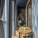 Spacious For 4 People With Air Conditioning By Renters