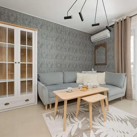 Daire Spacious For 4 People With Air Conditioning By Renters Varşova