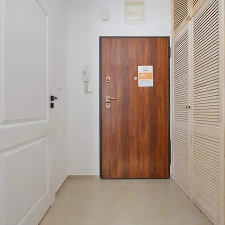 Lägenhet Spacious For 4 People With Air Conditioning By Renters *