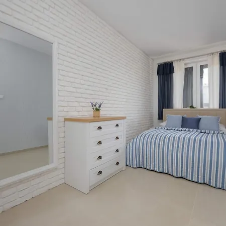 Daire Spacious For 4 People With Air Conditioning By Renters Varşova