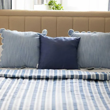 Spacious For 4 People With Air Conditioning By Renters