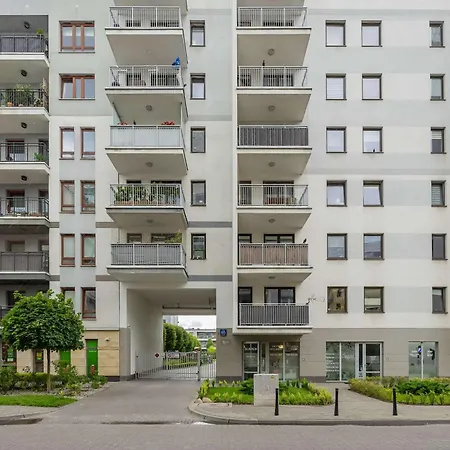 Spacious For 4 People With Air Conditioning By Renters *