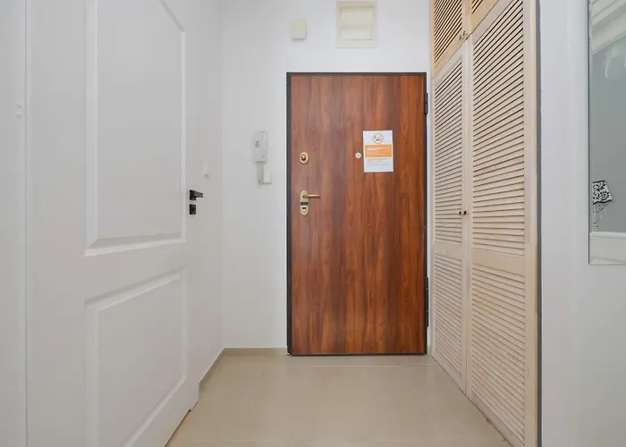 Lejlighed Spacious For 4 People With Air Conditioning By Renters *