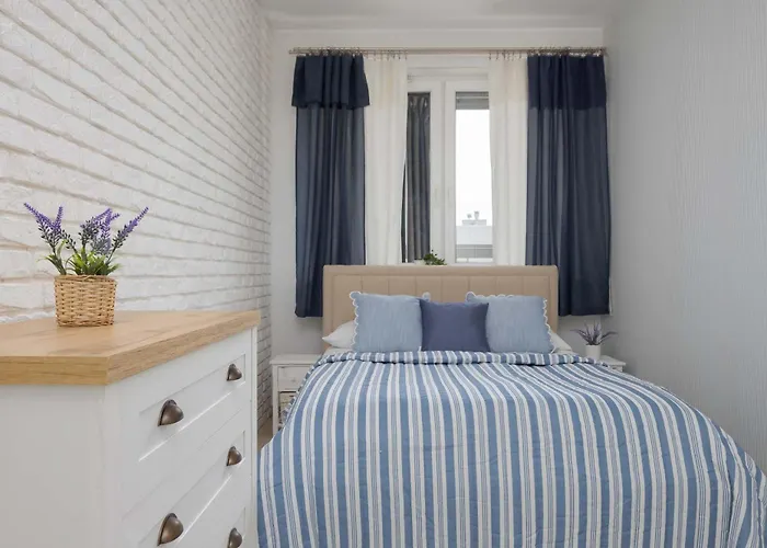 Lejlighed Spacious For 4 People With Air Conditioning By Renters Warszawa