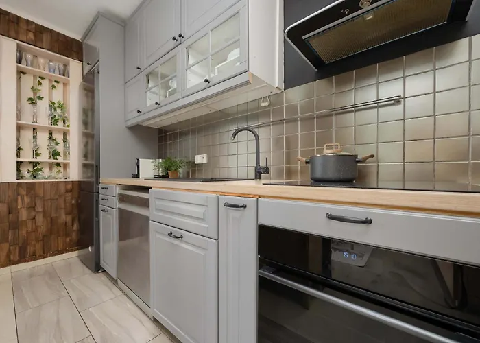 Spacious For 4 People With Air Conditioning By Renters Lejlighed