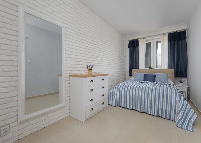 Lejlighed Spacious For 4 People With Air Conditioning By Renters Warszawa