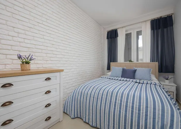 Spacious For 4 People With Air Conditioning By Renters * Warszawa