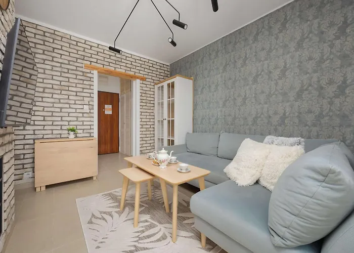 Spacious For 4 People With Air Conditioning By Renters Lejlighed Warszawa