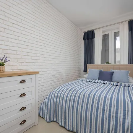 Spacious For 4 People With Air Conditioning By Renters * Varsavia